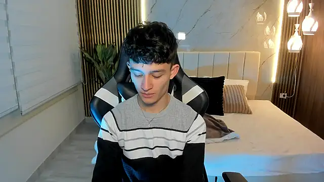 Patrick Howland  online show from February 17, 3:25 am