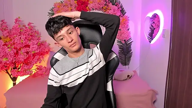 Patrick Howland  online show from April 11, 9:19 pm