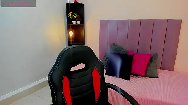 Raven love online show from April 10, 8:57 pm