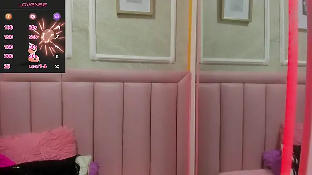 Snapshot of Raven_love chatting on April 22, 7:37 pm Raven love online show from April 22, 7:37 pm