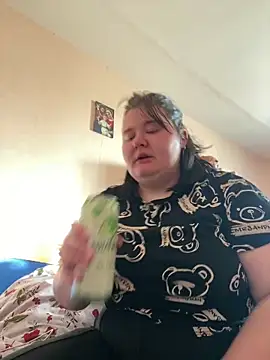 Snapshot of AngelKiras chatting on March 4, 6:41 am AngelKiras online show from March 4, 6:41 am