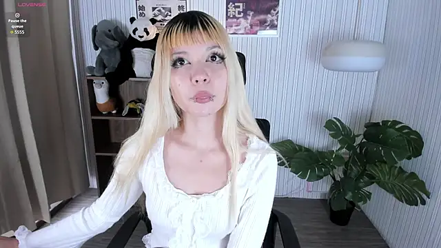 Laukyubey1 online show from April 8, 7:36 pm