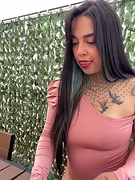 Snapshot of Annie_Alicee chatting on February 14, 3:20 pm Annie Alicee online show from February 14, 3:20 pm