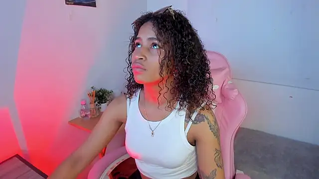 Snapshot of MoonRose__ chatting on March 2, 8:26 pm MoonRose online show from March 2, 8:26 pm