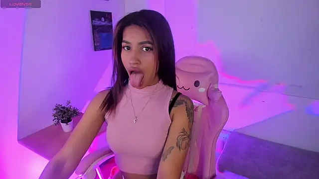 Snapshot of MoonRose__ chatting on April 29, 8:15 pm MoonRose online show from April 29, 8:15 pm