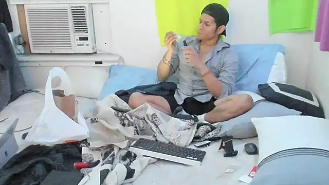 Snapshot of JokerAndyKenwood chatting on March 1, 1:18 am JokerAndyKenwood online show from March 1, 1:18 am