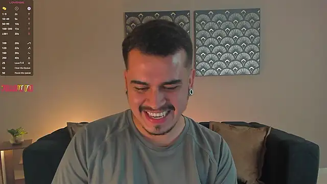 Snapshot of Chriss_Hunt chatting on February 4, 2:17 am Chriss Hunt online show from February 4, 2:17 am