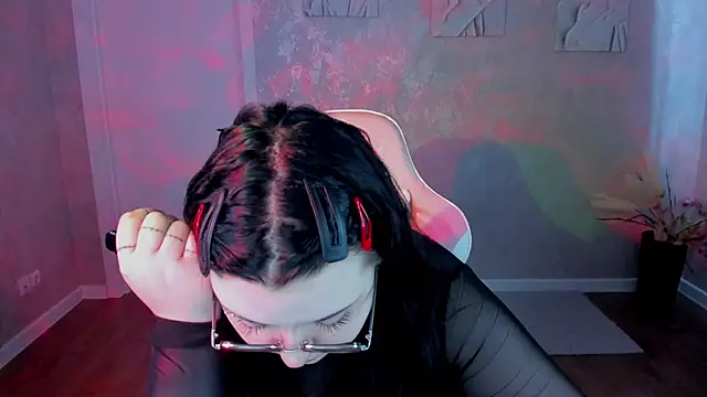 Kira G0ld online show from April 1, 1:06 am