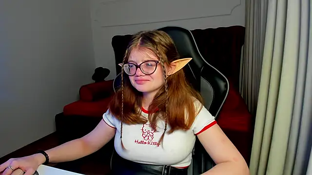 ChloeHalses online show from April 15, 5:14 am