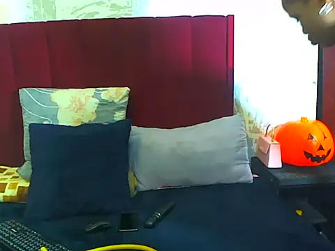 Snapshot of Lindabee34 chatting on February 24, 12:19 am Lindabee34 online show from February 24, 12:19 am