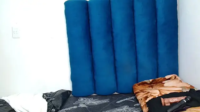 ForeverSexy  online show from April 5, 5:43 pm