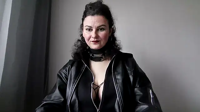 Snapshot of LexiMira254 chatting on April 2, 8:23 am LexiMira254 online show from April 2, 8:23 am