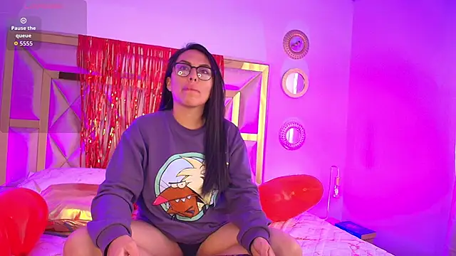 Emma Sanz   online show from February 11, 1:38 pm