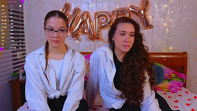 Snapshot of MelanieTwice chatting on February 17, 11:40 am MelanieTwice online show from February 17, 11:40 am