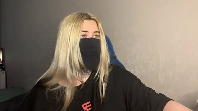 Snapshot of UnaXyling chatting on February 17, 9:28 am UnaXyling online show from February 17, 9:28 am