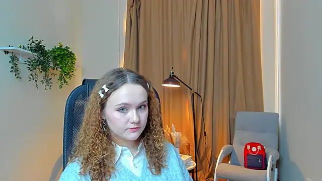 Snapshot of PaulFalha chatting on February 4, 9:15 am PaulFalha online show from February 4, 9:15 am