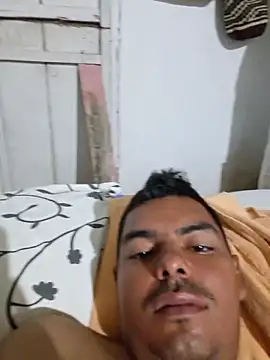 Snapshot of jhoncol231 chatting on February 12, 2:17 am jhoncol231 online show from February 12, 2:17 am