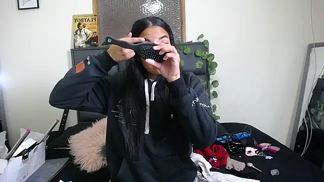 Julieta Parker online show from March 21, 11:59 am