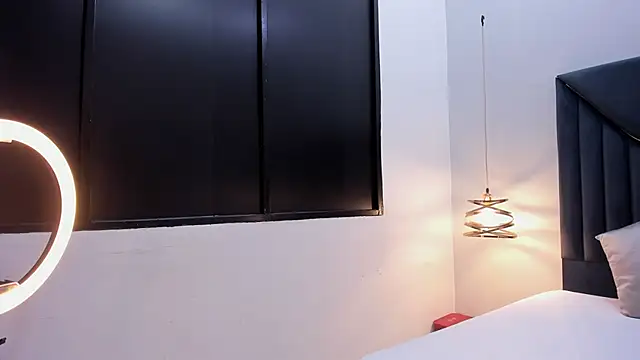 EmilyKartters online show from February 25, 12:15 pm