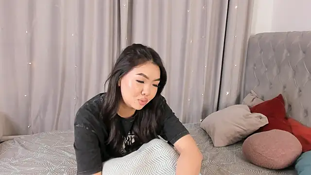 AraIkenberry online show from March 1, 6:54 pm