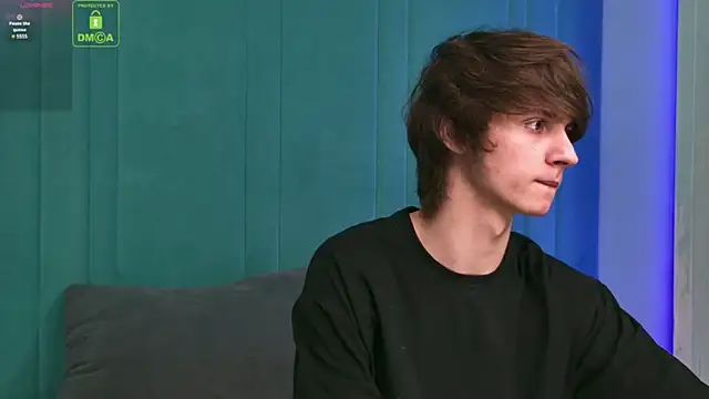 Snapshot of HoogWilder chatting on February 28, 8:21 pm HoogWilder online show from February 28, 8:21 pm