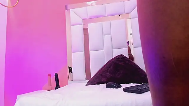 Snapshot of Zoe_ebony69 chatting on February 11, 11:37 am Zoe ebony69 online show from February 11, 11:37 am