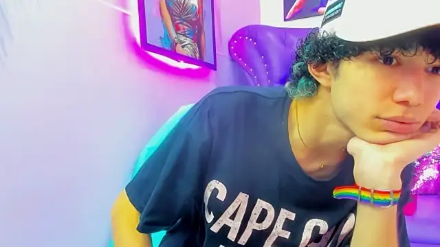 Snapshot of thanier_18 chatting on February 7, 7:50 pm thanier 18 online show from February 7, 7:50 pm