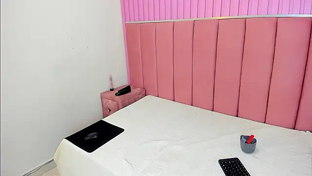 LunaSmithly online show from April 4, 6:38 pm