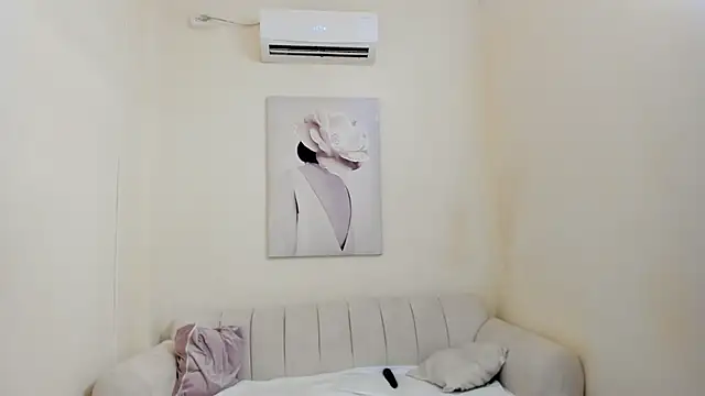 Snapshot of salome_velour chatting on February 18, 12:34 pm salome velour online show from February 18, 12:34 pm