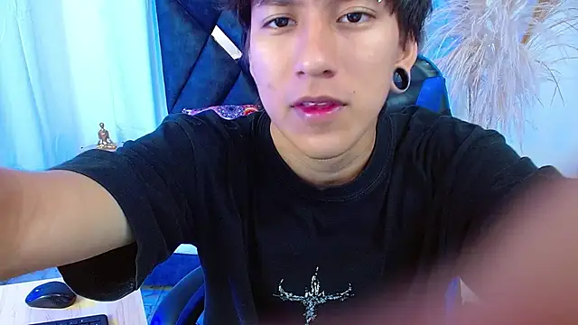 Snapshot of nikoo_18 chatting on February 6, 1:25 pm nikoo 18 online show from February 6, 1:25 pm