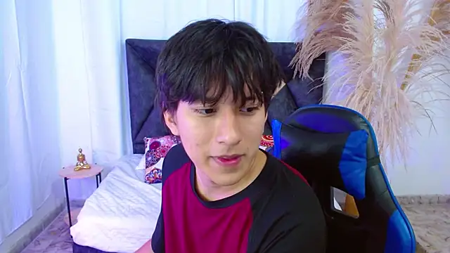 Snapshot of nikoo_18 chatting on February 7, 1:26 pm nikoo 18 online show from February 7, 1:26 pm