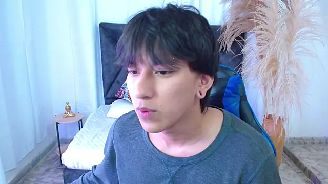 Snapshot of nikoo_18 chatting on February 18, 1:40 pm nikoo 18 online show from February 18, 1:40 pm