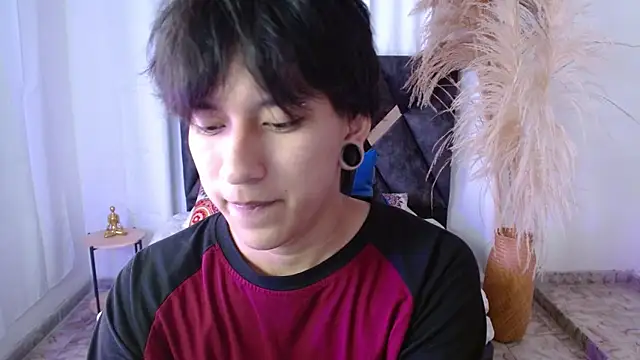 Snapshot of nikoo_18 chatting on February 22, 1:42 pm nikoo 18 online show from February 22, 1:42 pm