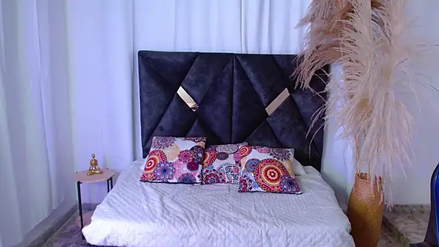 Snapshot of nikoo_18 chatting on February 23, 1:52 pm nikoo 18 online show from February 23, 1:52 pm