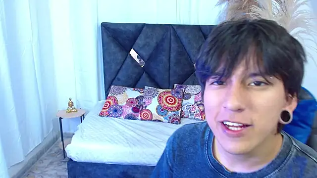 Snapshot of nikoo_18 chatting on February 24, 1:42 pm nikoo 18 online show from February 24, 1:42 pm