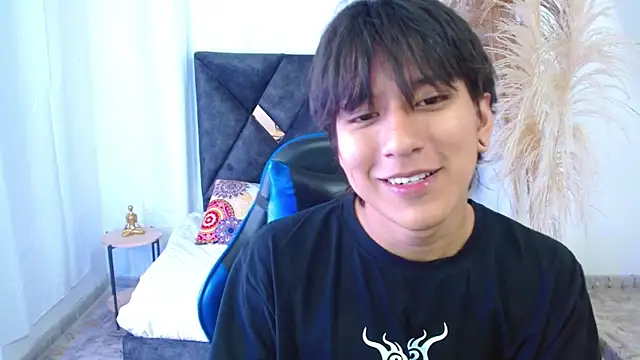 Snapshot of nikoo_18 chatting on February 26, 1:32 pm nikoo 18 online show from February 26, 1:32 pm