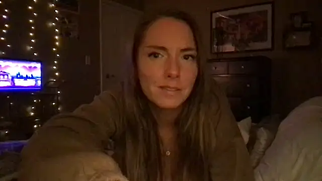 Snapshot of mooviebaby chatting on February 6, 9:56 am mooviebaby online show from February 6, 9:56 am