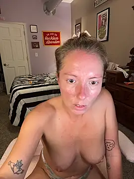 Snapshot of mooviebaby chatting on July 14, 3:55 am mooviebaby online show from July 14, 3:55 am