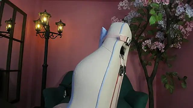 Snapshot of TSExoticFuck chatting on February 5, 7:29 pm TSExoticFuck online show from February 5, 7:29 pm