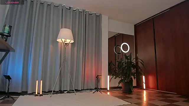 karinnixx online show from June 19, 4:55 pm