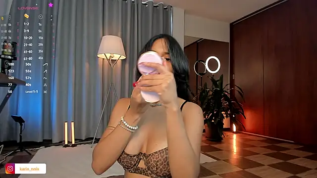 karinnixx online show from July 9, 6:45 pm
