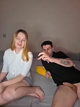 Snapshot of ToxyFoxyy chatting on March 1, 11:23 am ToxyFoxyy online show from March 1, 11:23 am