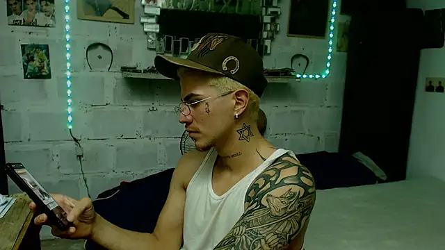 paul-mendezx online show from February 18, 6:04 pm