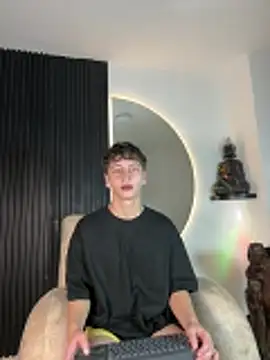 Snapshot of ARON_LUXX chatting on February 8, 3:10 am ARON LUXX online show from February 8, 3:10 am