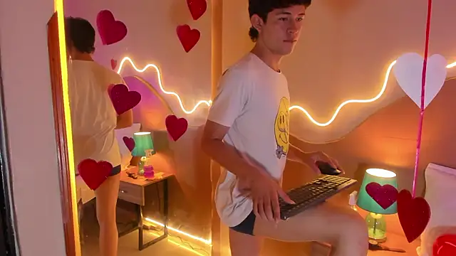 Snapshot of Christian_Foxx chatting on February 13, 1:29 pm Christian Foxx online show from February 13, 1:29 pm