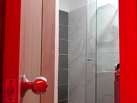 Snapshot of MiistressBlu chatting on February 18, 7:32 pm MiistressBlu online show from February 18, 7:32 pm