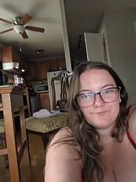 Snapshot of lillythotz chatting on May 27, 6:38 pm lillythotz online show from May 27, 6:38 pm