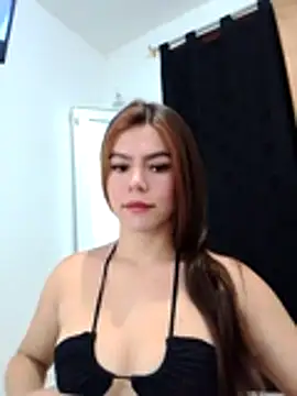 EmiNavarro online show from July 5, 10:39 pm