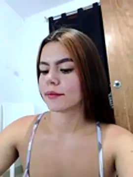 EmiNavarro online show from July 10, 12:15 am