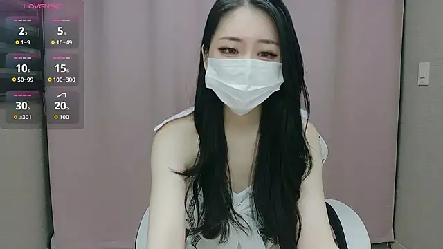 Snapshot of dami539 chatting on April 5, 10:12 am dami539 online show from April 5, 10:12 am